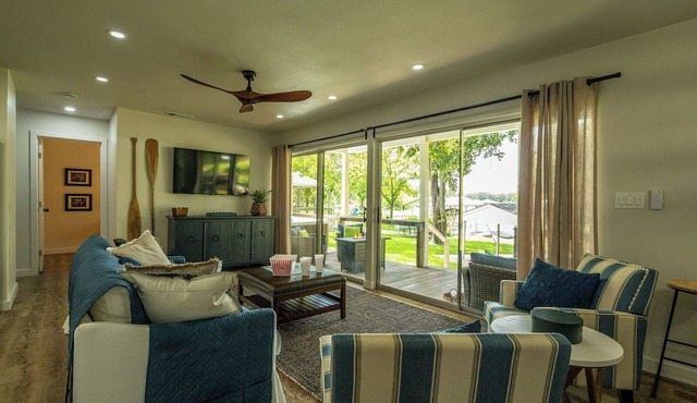 New! Remodeled Lakefront Home: Hot Tub/Kayak: Book Now - Have Fun!