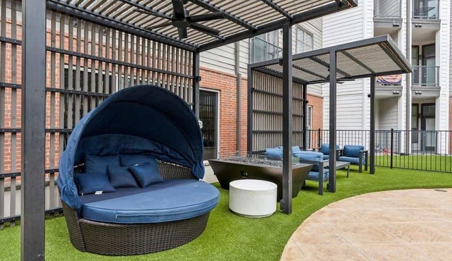 Upscale 2BD Deep Ellum | Parking | Pool | Gym Pass