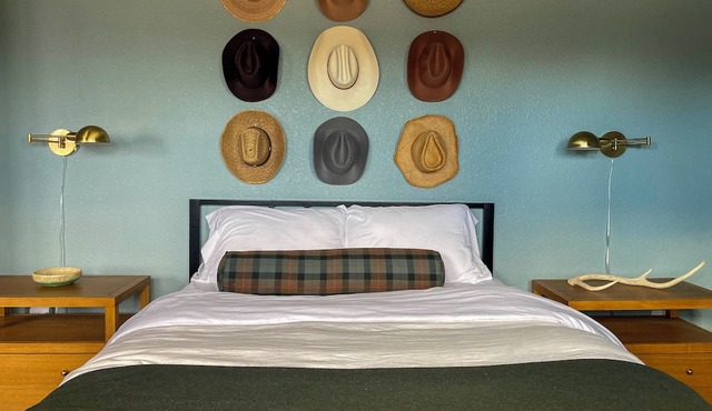 Southwest Escape in Fort Davis: Walk to Dining!
