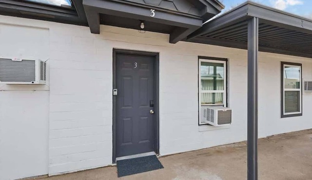Modern 2BR 3rd Unit with Hot Tub
