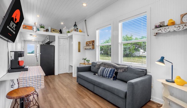 Cozy Tiny Home Near Lake & Hill Country Trails