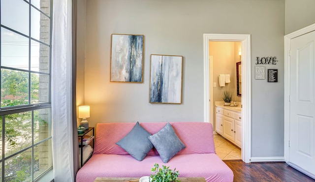 Explore & Unwind: Charming Bedford Apartment