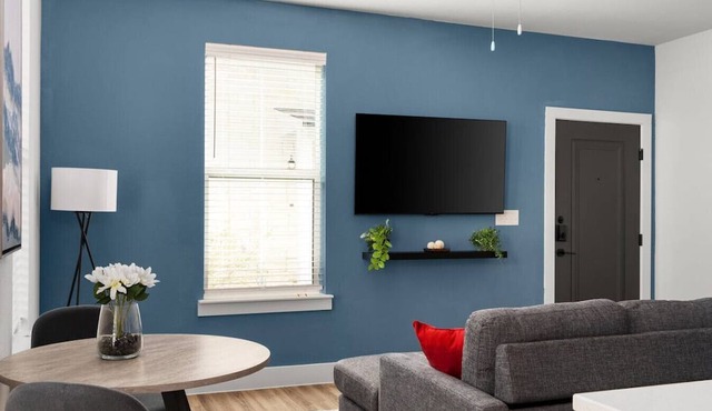 Perfect Spot: Cozy Stay & Coffee Shop/Bar Onsite!