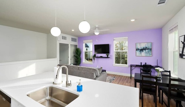 Luxurious 1BR Gem – Steps from the Action