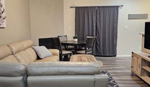 Charming 3-bedroom apartment in enchanting Rio Rancho with AC, WiFi