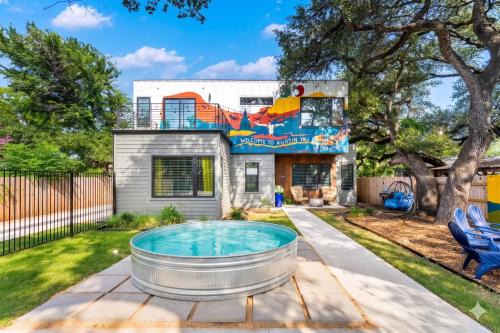 Luxury Austin Retreat for 30 with Pool Sauna Plunge