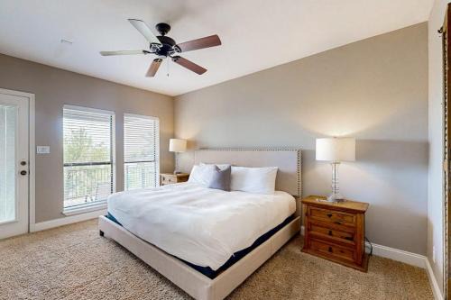 Spacious Lakefront Hideaway with Decks, Grill, Billiards, Tennis & Pool