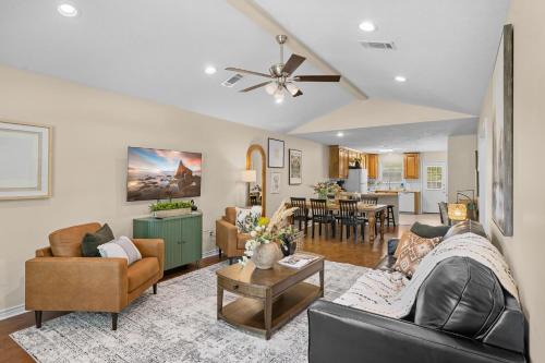 Wolf Pen Creek Retreat #B, 3BD 2BA, Workspace, Washer and Dryer, Parking