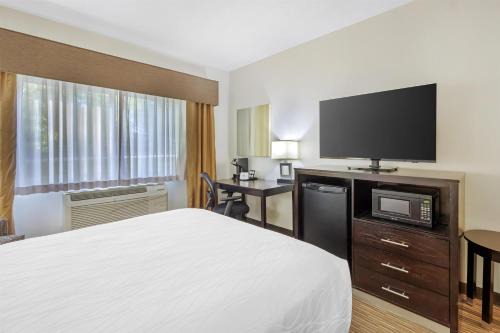 Best Western Plus the Four Corners Inn