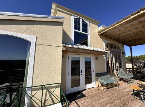 Peaceful Cottage Retreat with Incredible Views in the Hills near Leakey, Texas