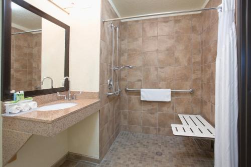 Holiday Inn Express & Suites Truth or Consequences by IHG - Newly Renovated