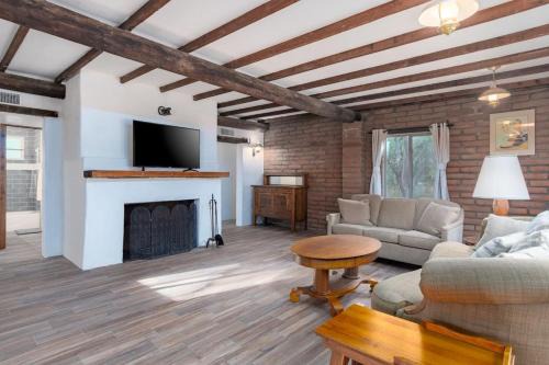 1945 Ranch House, Tanque Verde, 2 BR 1 BA