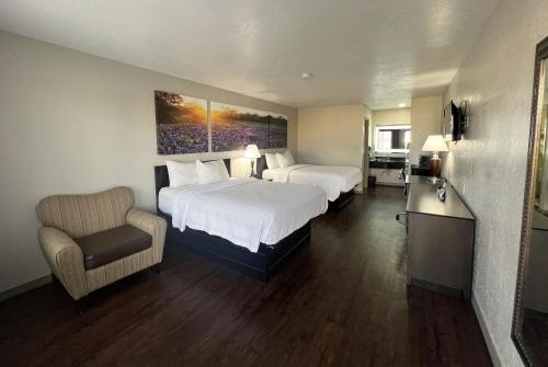 Days Inn & Suites by Wyndham - Canton First Monday Trade Days