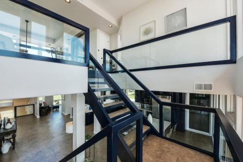 The Estate - Enormous beachfront home with panoramic ocean views