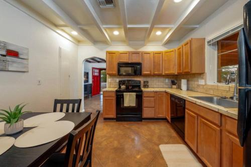 Near TMC, Central, 3 BR and 1 BA, Fenced Yard