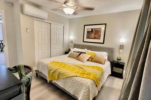 Apartment B, Restful,Cozy, close Sunland Park Mall