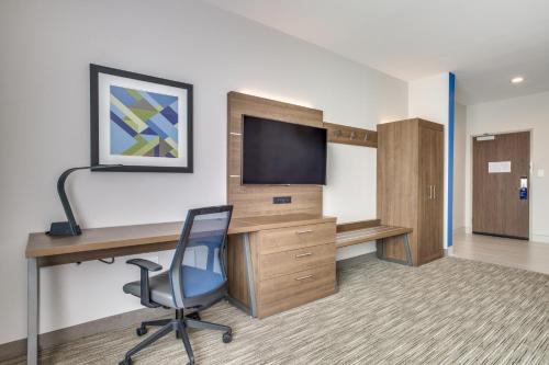 Holiday Inn Express & Suites - Denton South by IHG